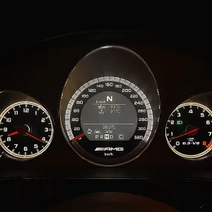 2010 مرسيدس-بنز اي ٦٣ اي ام جي