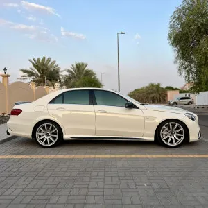2010 مرسيدس-بنز اي ٦٣ اي ام جي