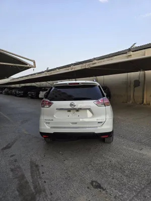 2014 نيسان روج