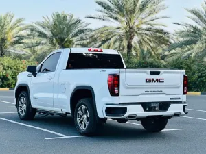 2023 GMC Sierra