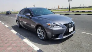 2014 لكزس اي اس in dubai