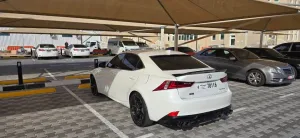 2016 لكزس اي اس