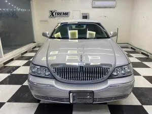 2011 Lincoln Town Car in dubai