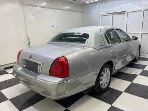 2011 Lincoln Town Car