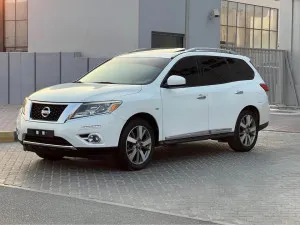 2014 نيسان باثفايندر  in dubai