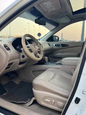 2014 نيسان باثفايندر 