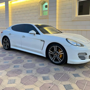 2013 Porsche Panamera in dubai