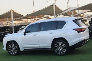 2023 لكزس ال اكس ٦٠٠