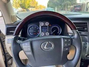 2009 لكزس أل أكس ٥٧٠
