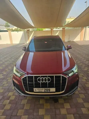 2020 اودي  كيو٧ in dubai