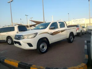 2016 Toyota Hilux in dubai