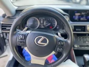 2019 لكزس اي اس