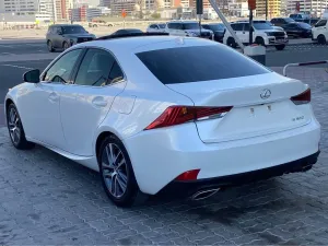2019 لكزس اي اس