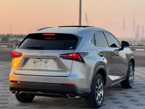 2017 لكزس NX - ان اكس