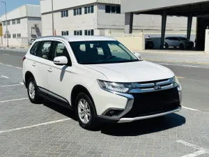 2016 ميتسوبيشي باجيرو in dubai