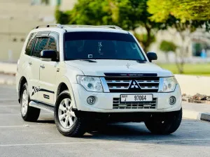 2013 ميتسوبيشي باجيرو in dubai
