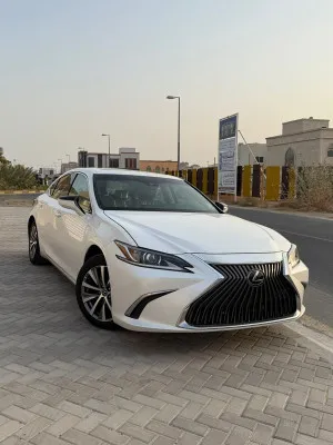 2021 Lexus ES in dubai