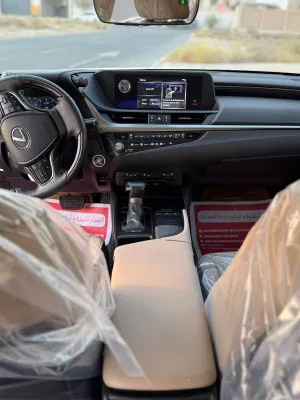 2021 Lexus ES