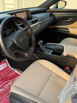 2021 Lexus ES