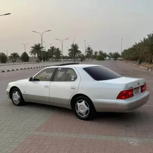 2000 Lexus LS 400