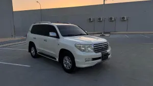 2011 تويوتا لاند كروزر in dubai
