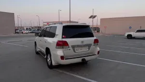 2011 تويوتا لاند كروزر