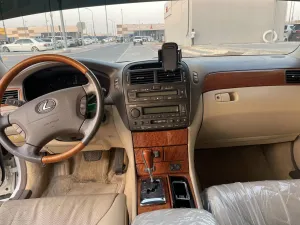 2004 Lexus LS