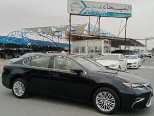 2017 Lexus ES in dubai