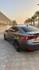 2016 لكزس اي اس