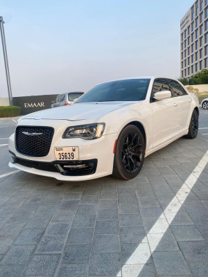 2019 كرايسلر ٣٠٠ in dubai