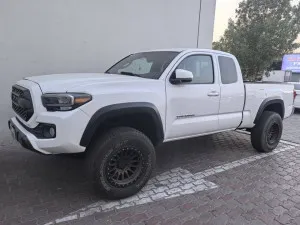 2016 Toyota Tacoma in dubai