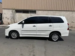 2015 تويوتا إينوفا in dubai