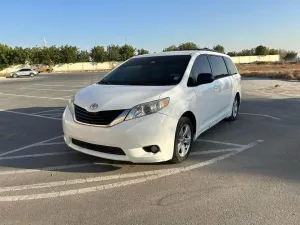 2013 Toyota Sienna in dubai