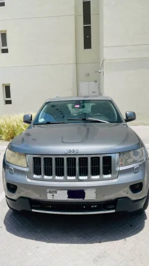 2013 Jeep Grand Cherokee in dubai
