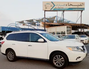 2016 نيسان باثفايندر  in dubai