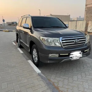 2011 تويوتا لاند كروزر in dubai