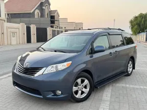 2013 Toyota Sienna in dubai