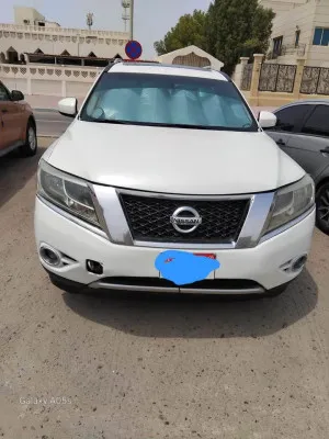 2014 نيسان باثفايندر  in dubai