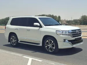 2014 تويوتا لاند كروزر in dubai