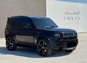 2023 لاند روفر ديفندر in dubai