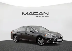 2023 Lexus ES in dubai