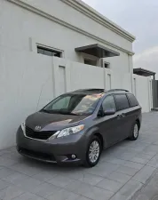 2011 Toyota Sienna in dubai