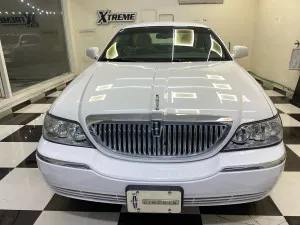 2010 Lincoln Town Car in dubai