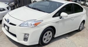 2011 Toyota Prius in dubai