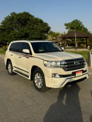 2018 تويوتا لاند كروزر in dubai