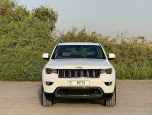 2021 Jeep Grand Cherokee in dubai