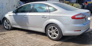 2011 فورد مونديو