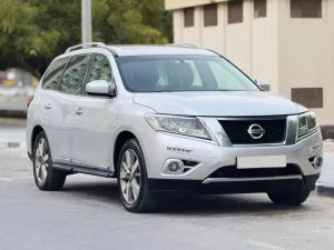 2015 نيسان باثفايندر  in dubai