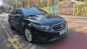 2014 Ford Taurus in dubai