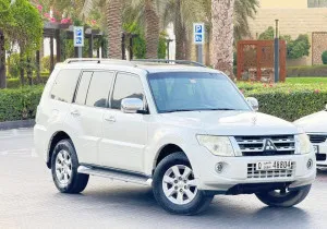 2012 ميتسوبيشي باجيرو in dubai